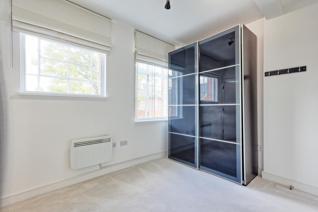 Lot: 6 - ATTRACTIVE TWO-BEDROOM APARTMENT IN CONVERTED FORMER HOSPITAL BUILDING - Carpeted main bedroom with wardrobe and two windows